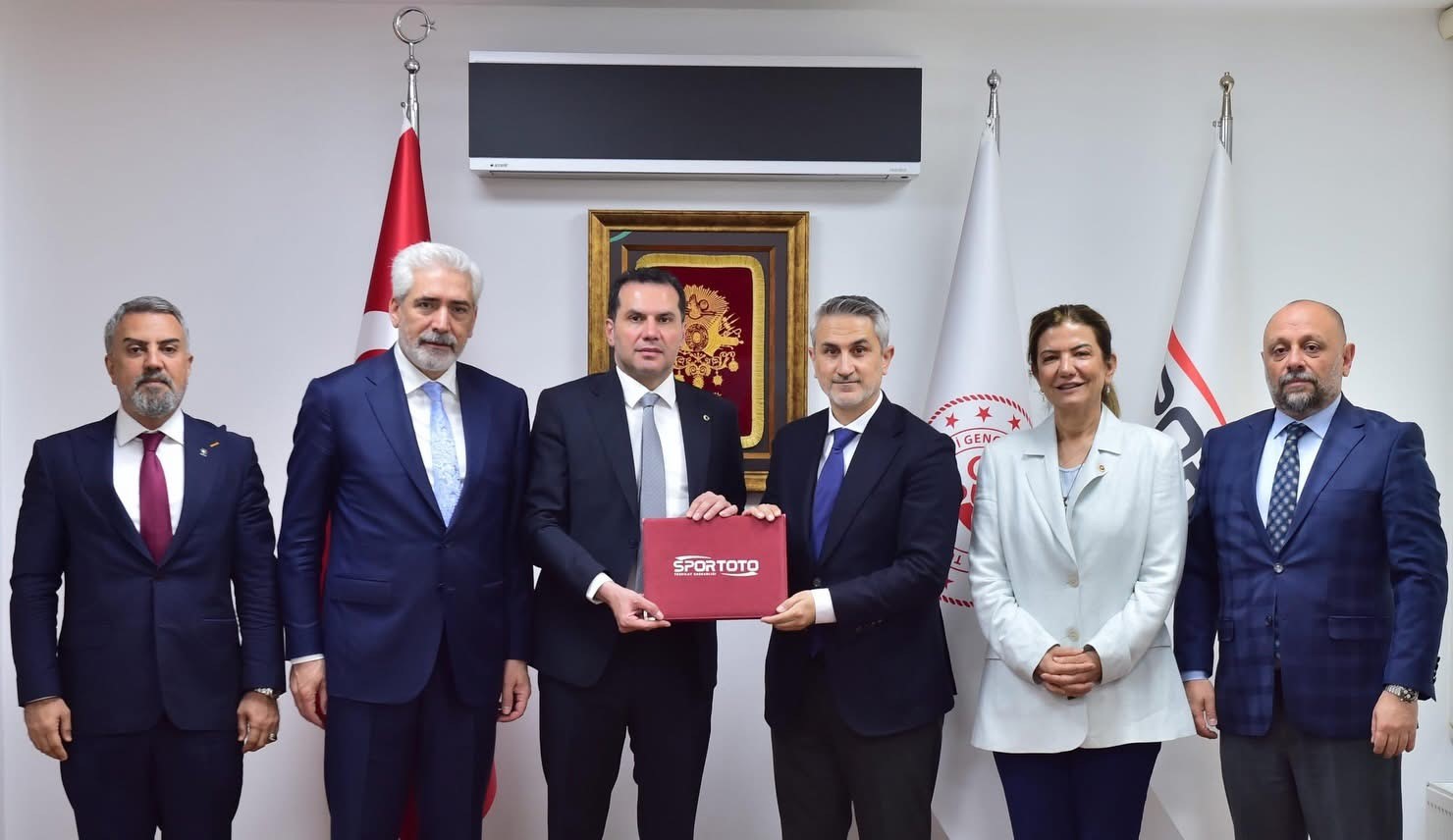 AK Parti Diyarbakır Milletvekili Galip Ensarioğlu, Diyarbakır’ın 6 ilçesine toplam