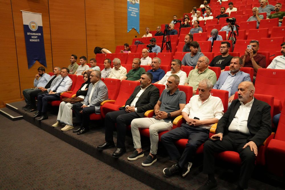 Diyarbakır'daki ‘Spor, Kent Kimliği, Ekonomi ve Toplumsal Barış’ panelinde önemli mesajlar verildi!