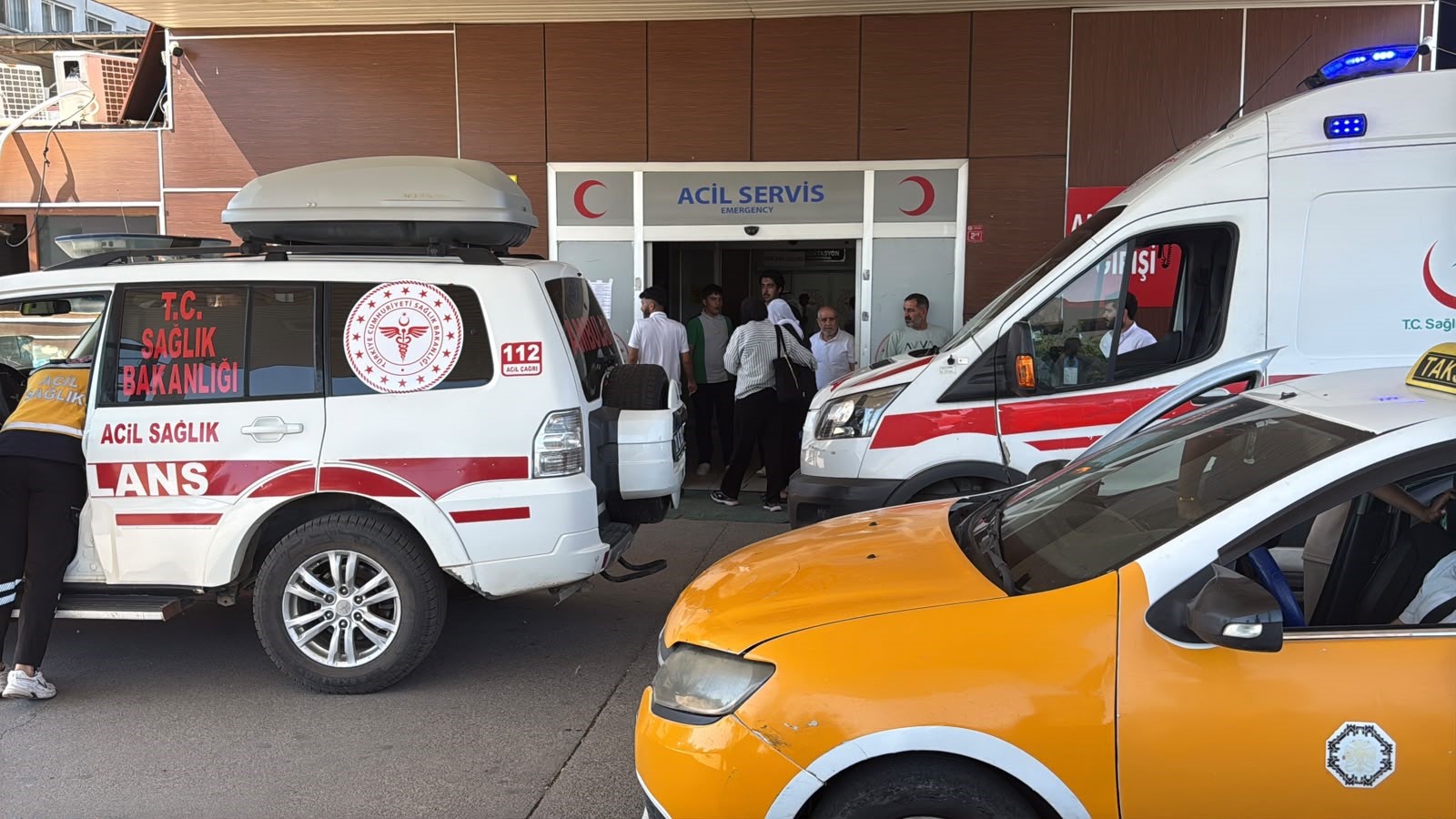 Diyarbakır'da termometreler 40 dereceye yaklaştı, vatandaşlar gölgeye akın etti