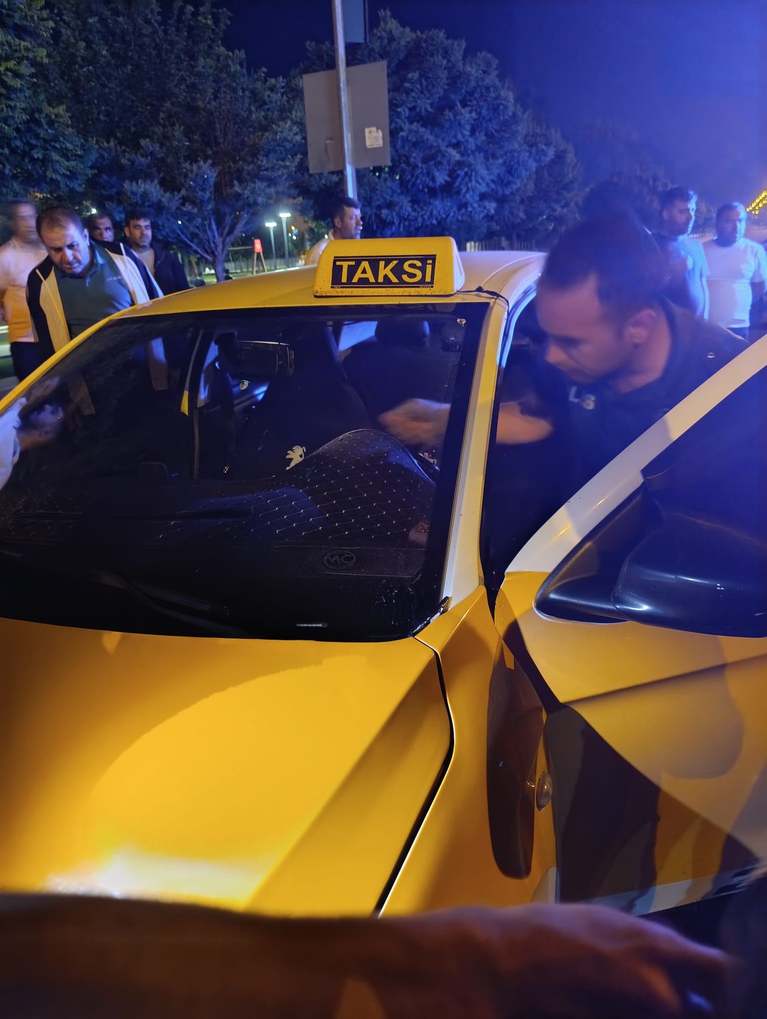 Diyarbakır'da genç taksici aracında intihara kalkıştı!