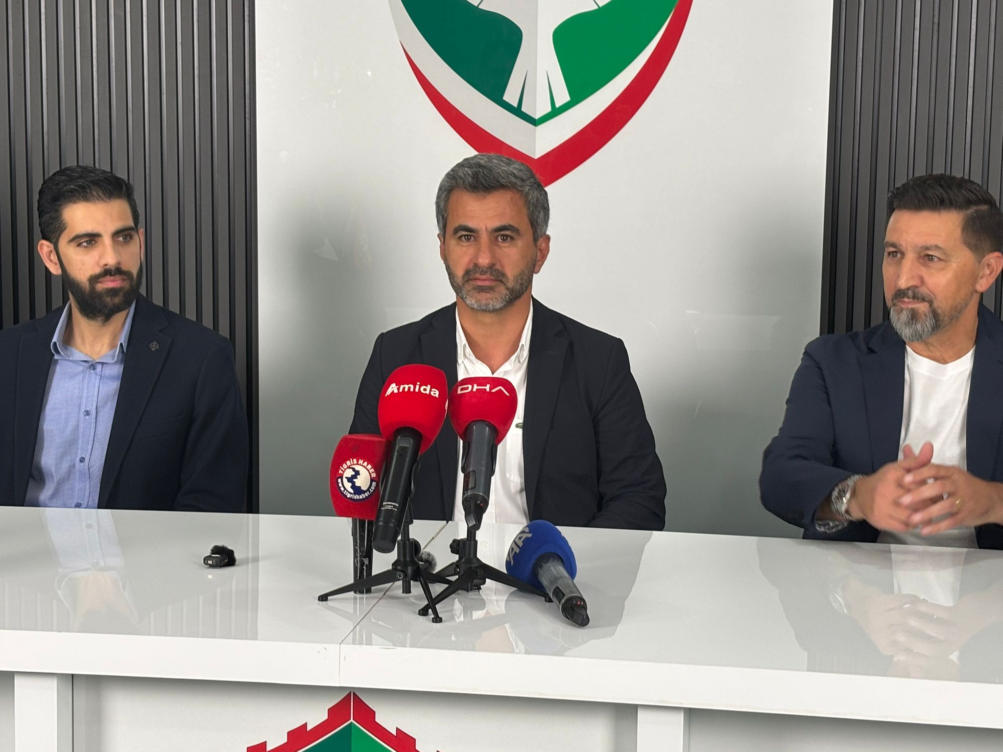 Amedspor’da teknik direktör Besnik Hasi oldu!
