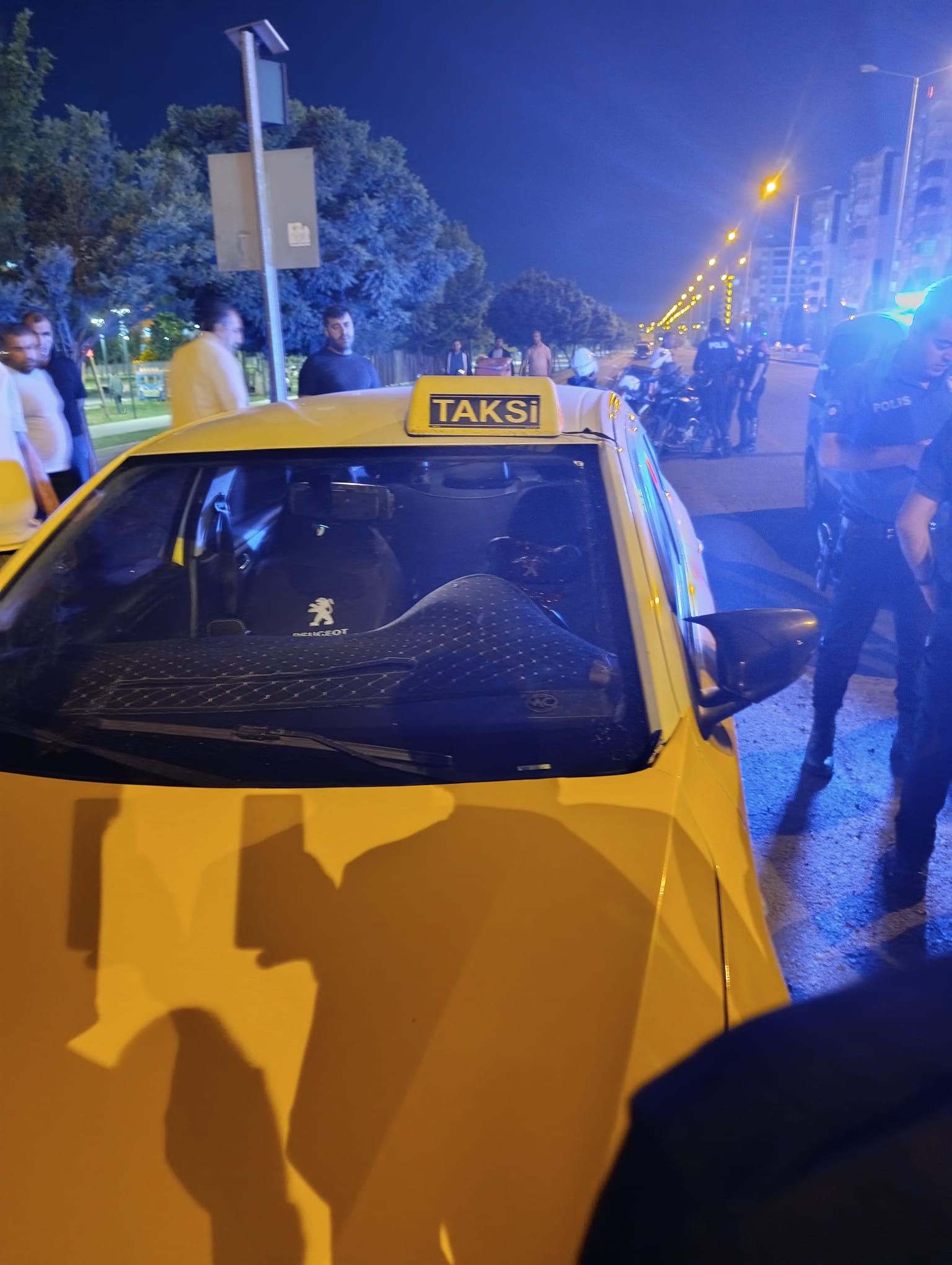 Diyarbakır'da genç taksici aracında intihara kalkıştı!