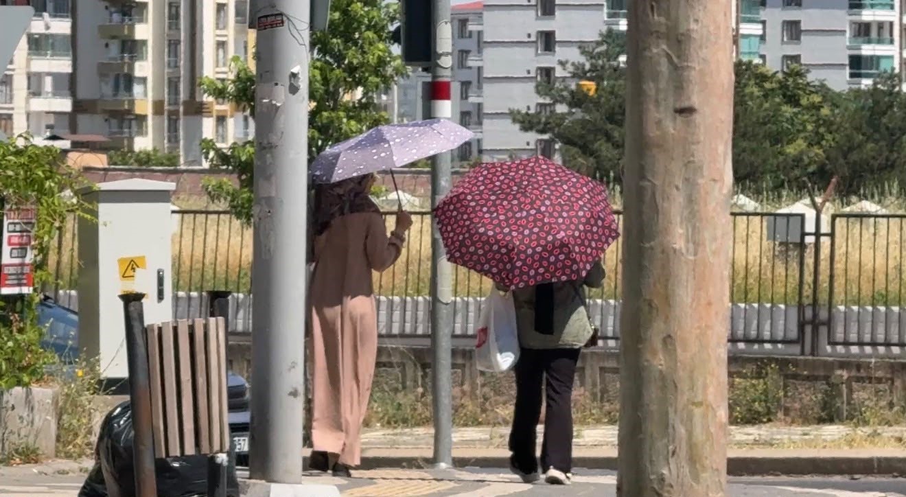 Diyarbakır'da termometreler 40 dereceye yaklaştı, vatandaşlar gölgeye akın etti
