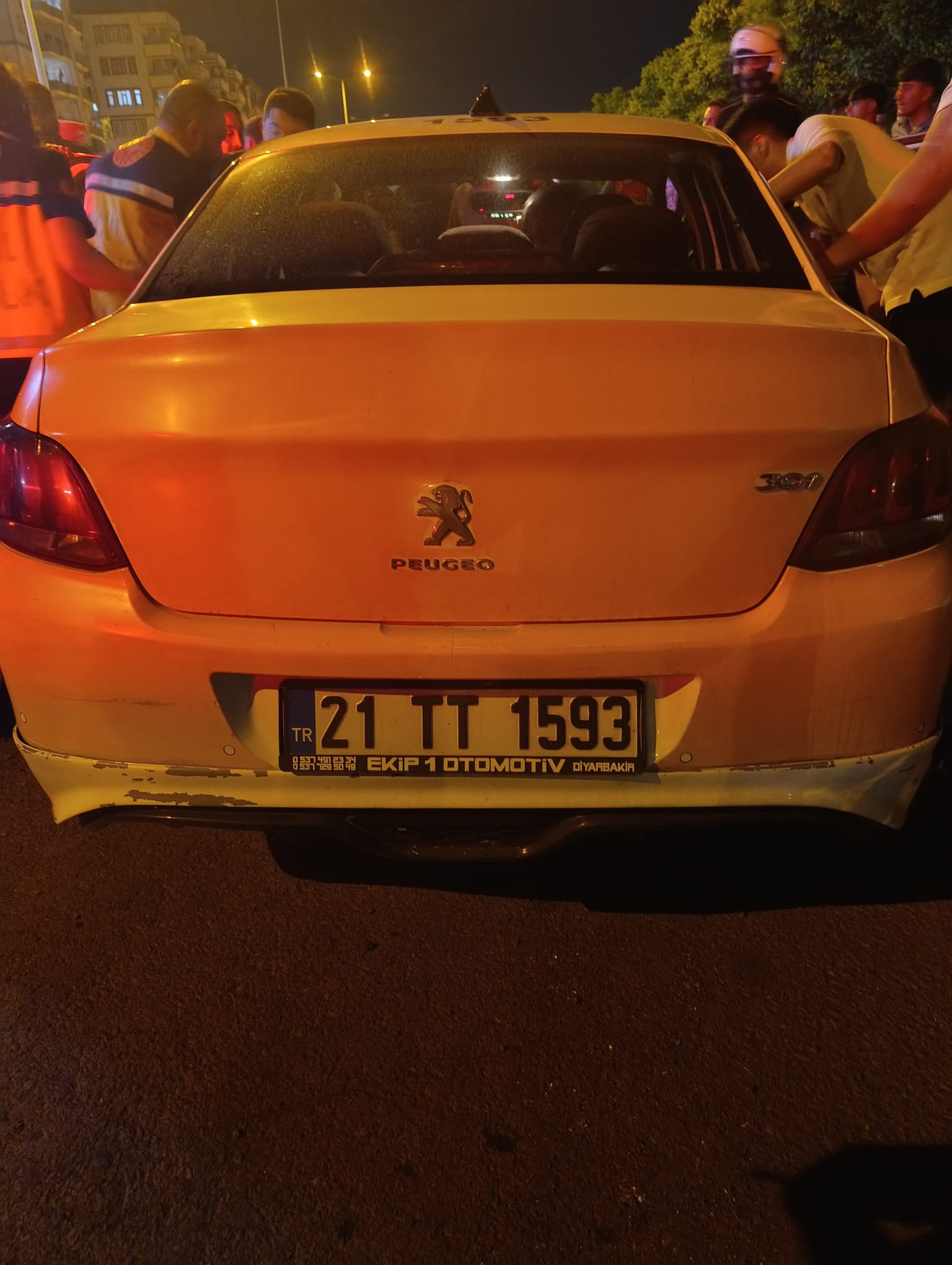 Diyarbakır'da genç taksici aracında intihara kalkıştı!