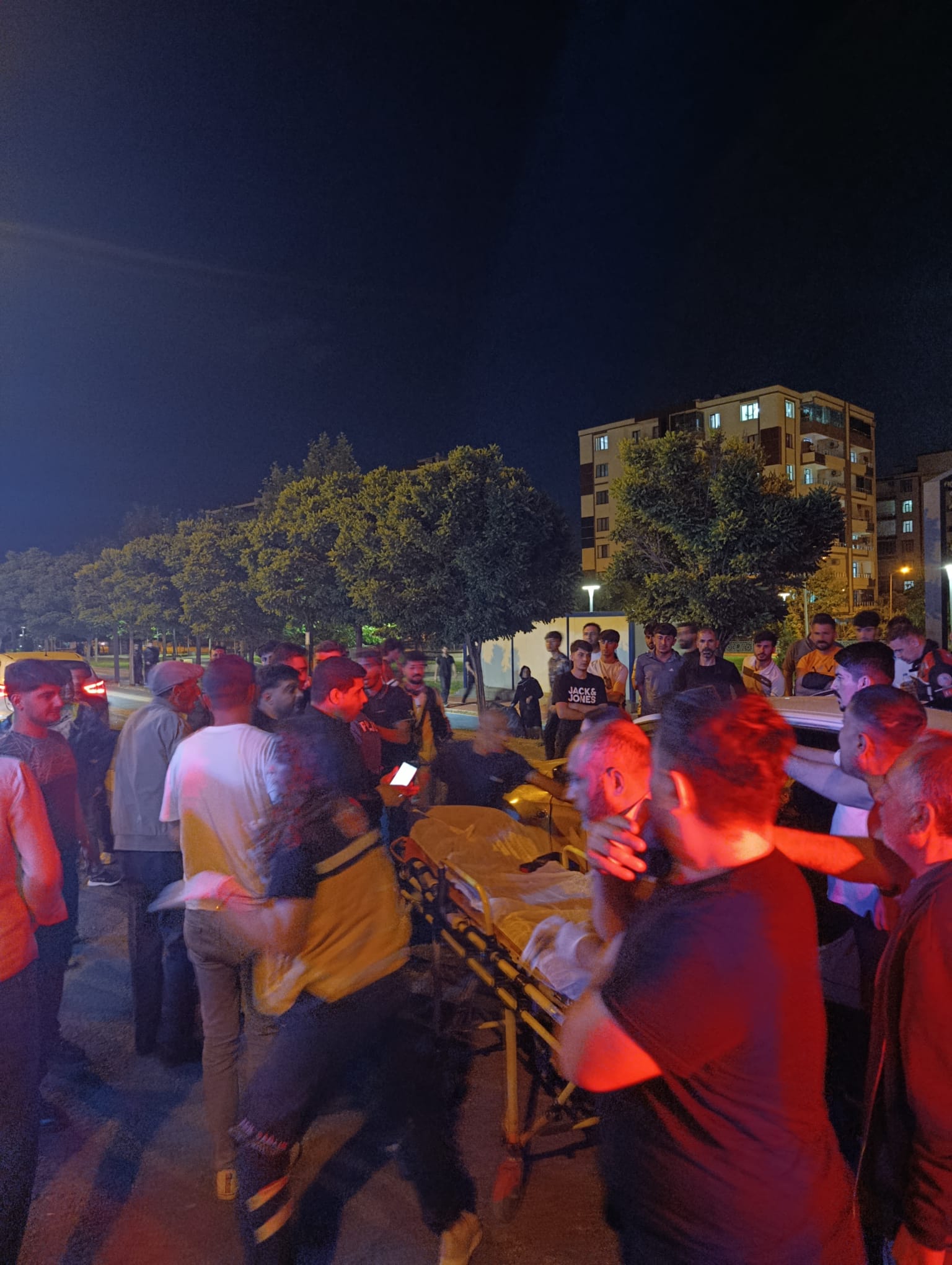 Diyarbakır'da genç taksici aracında intihara kalkıştı!