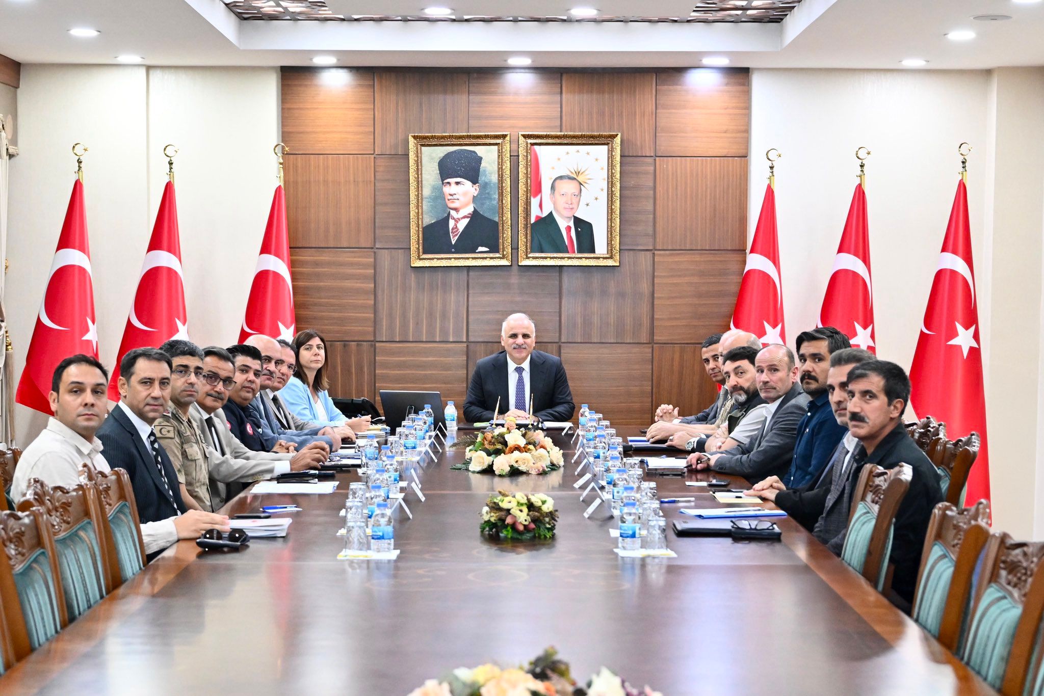 Diyarbakır'da Vali Zorluoğlu başkanlığında anız yangınlarının önlenmesine yönelik toplantı gerçekleştirildi