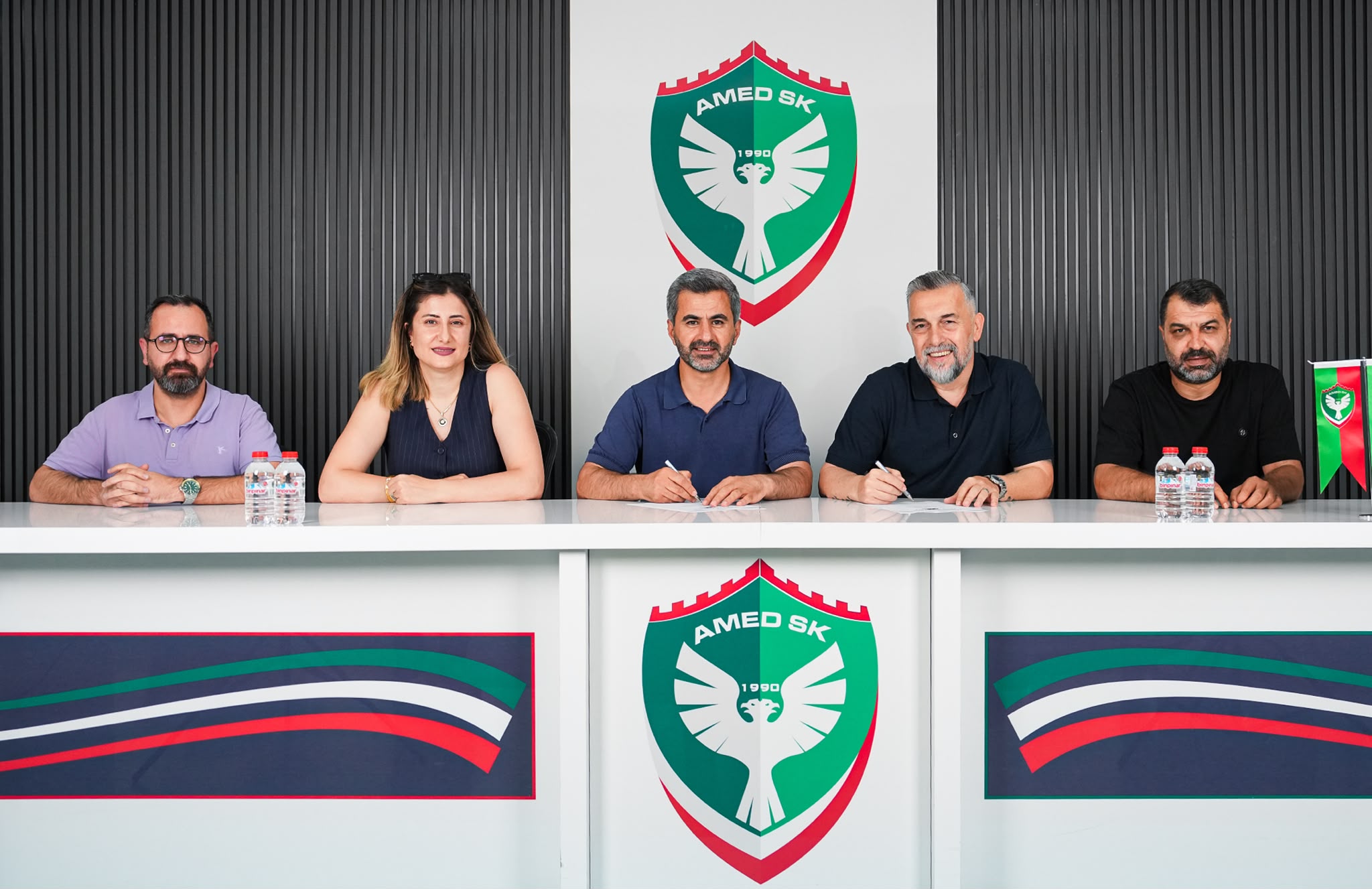 Amedspor Sportif Direktörü Serkan Reçber, görevinden ayrıldığını duyurdu. Reçber, çalışma
