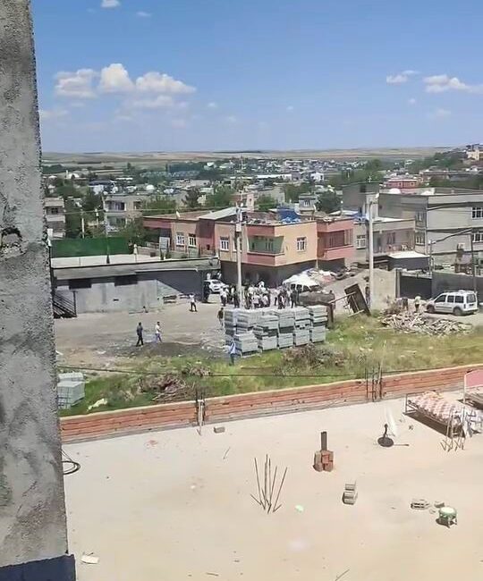 Diyarbakır'ın Sur ilçesinde, taşlı, sopalı ve silahlı kavgada 3'ü çocuk