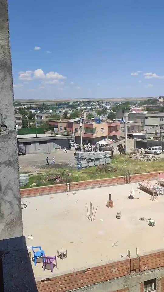 Diyarbakır'ın Sur ilçesinde, taşlı, sopalı ve silahlı kavgada 3'ü çocuk
