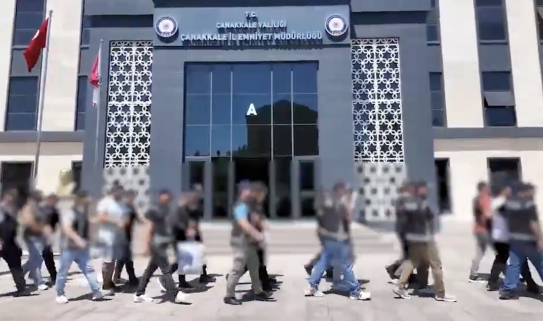 Çanakkale'de göçmen kaçakçılığı yapan organize suç örgütüne yönelik düzenlenen operasyonlarda