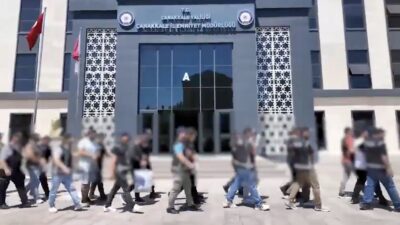 Çanakkale'de göçmen kaçakçılığı yapan organize suç örgütüne yönelik düzenlenen operasyonlarda