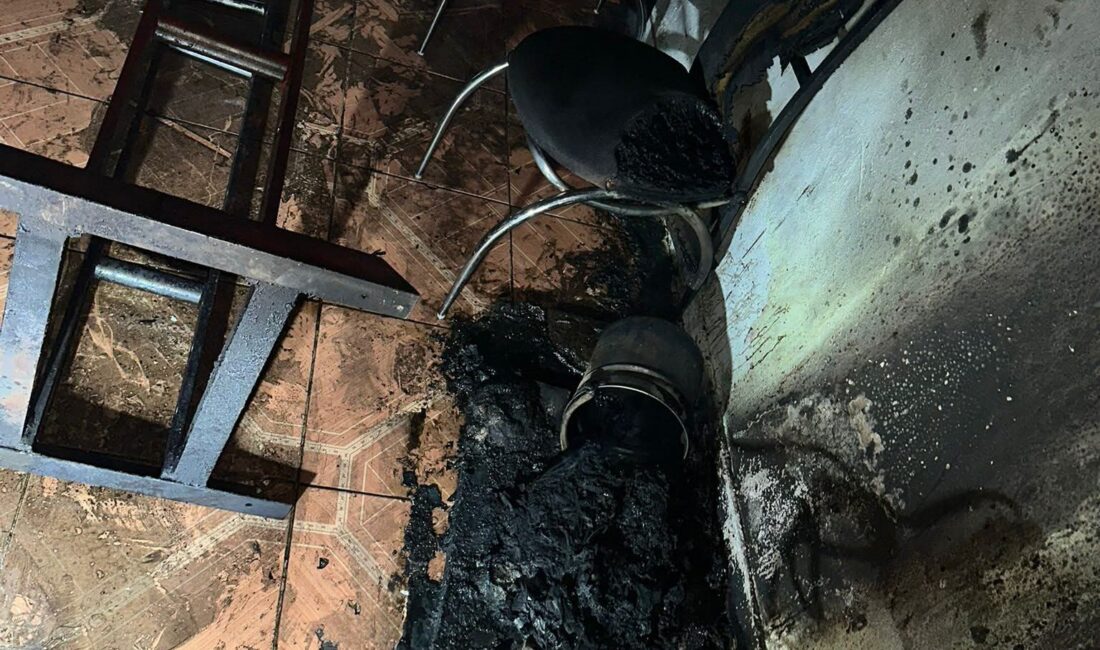 Diyarbakır'da bir iş yerinde çıkan yangın ekiplerin müdahalesiyle söndürüldü.