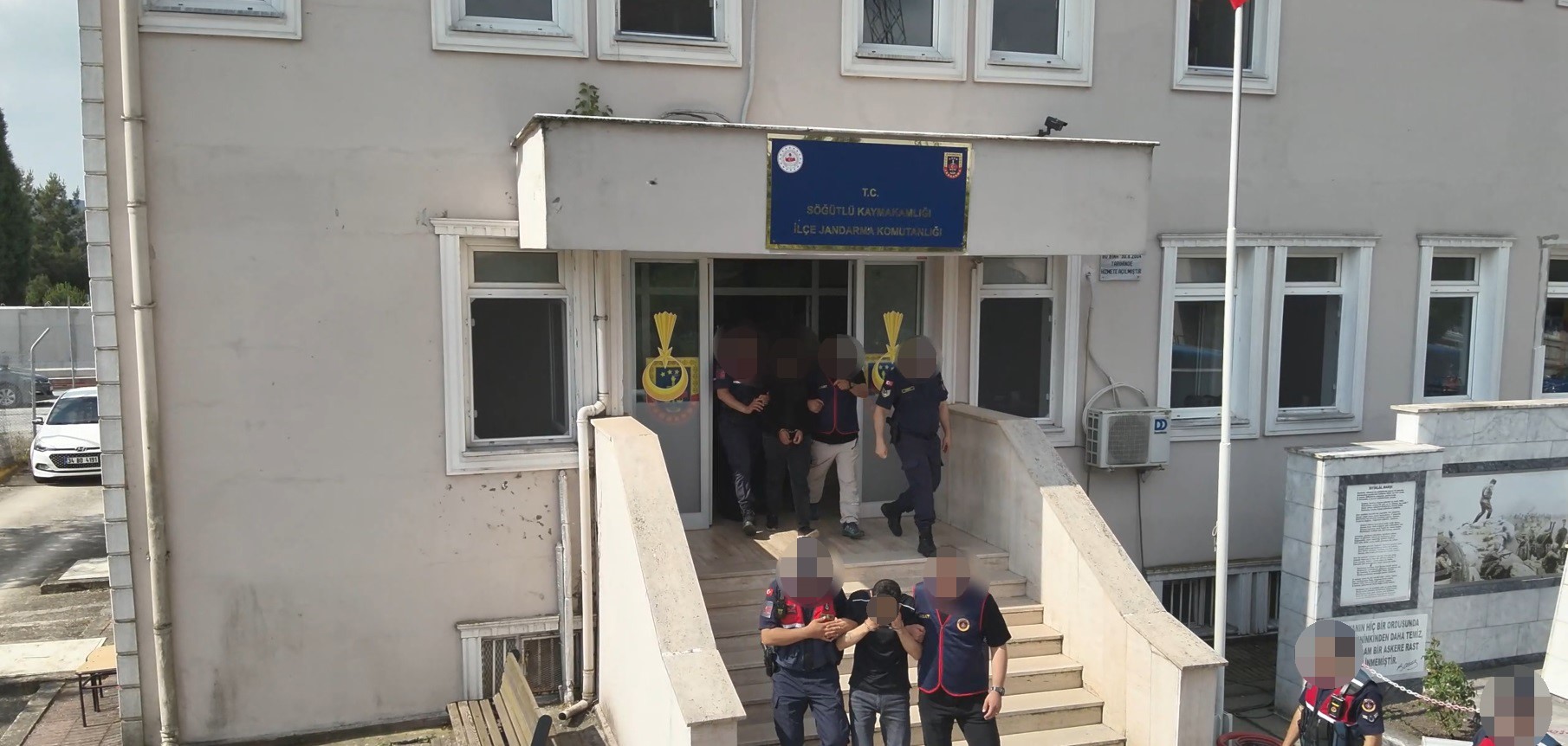  Sakarya merkezli 4 ilde jandarma ekiplerince düzenlenen eş zamanlı