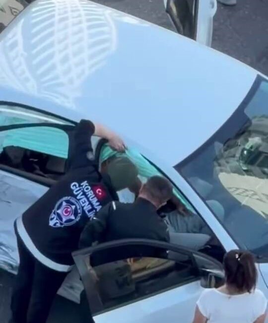 Diyarbakır’ın Kayapınar ilçesinde iki otomobilin çarpışması sonucu meydana gelen trafik