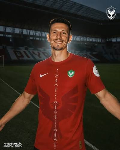 27 yaşındaki kanat oyuncusunun sağlık kontrollerinden geçtikten sonra Amedspor'a imza