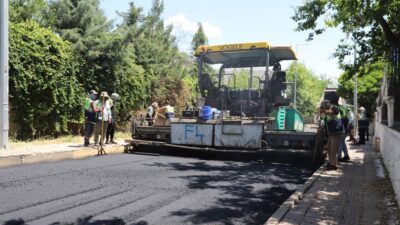 Diyarbakır Büyükşehir Belediyesi, Bağlar ilçesine bağlı Bağcılar Mahallesi’nde yürüttüğü yol