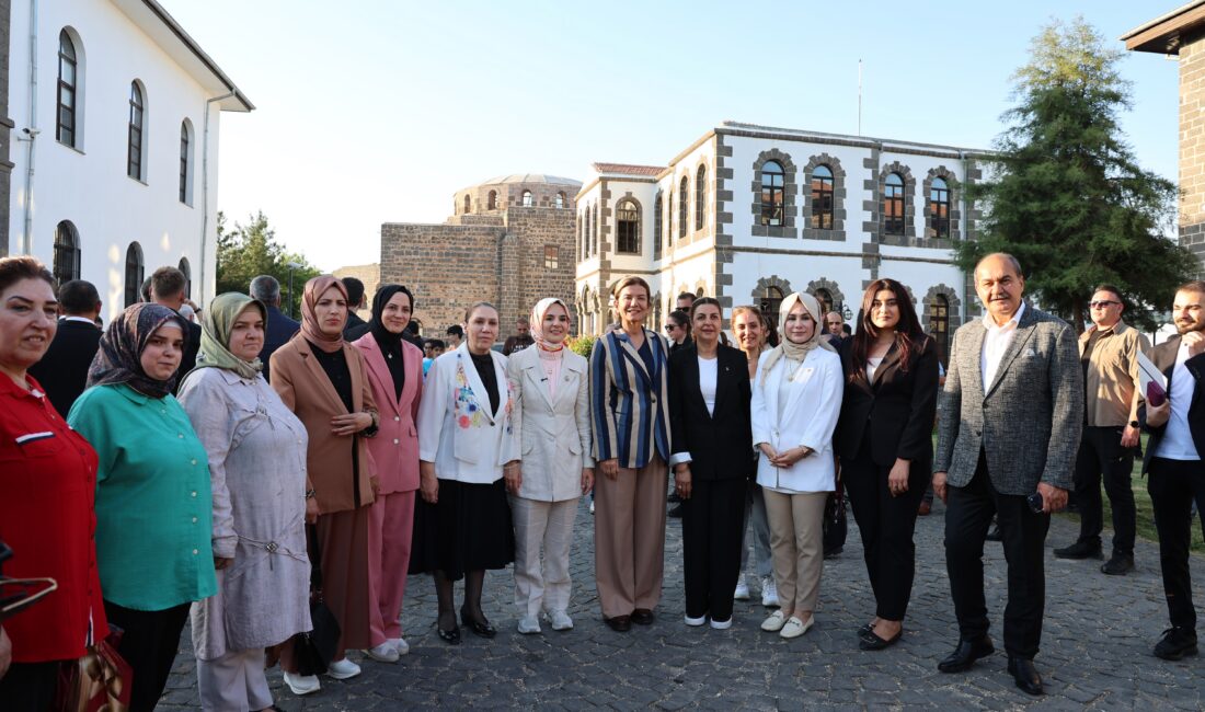 Aile ve Sosyal Hizmetler Bakanı Mahinur Özdemir Göktaş, "Ailesinden güç