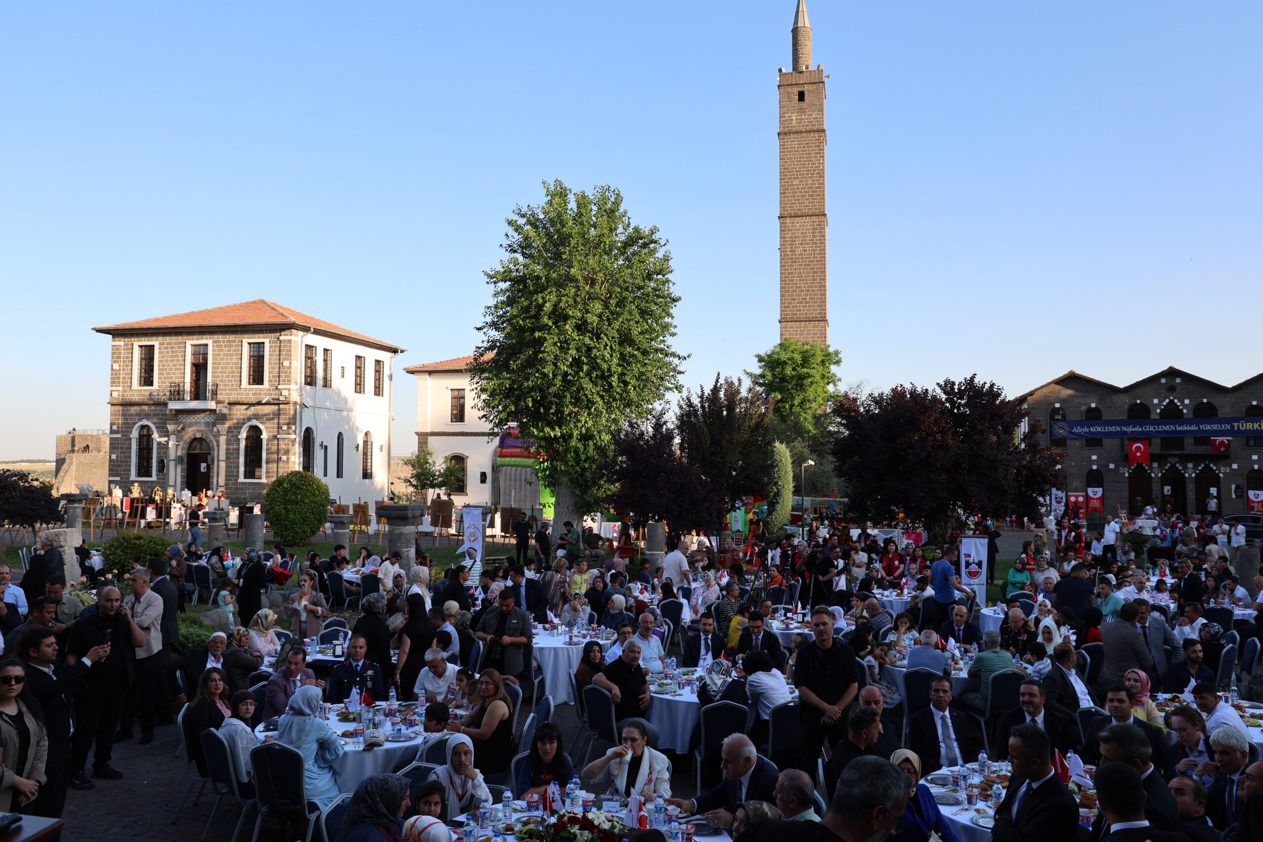 Bakan Göktaş Diyarbakır’da konuştu: "Ailesinden güç alan toplumlar daha dirençli olur"