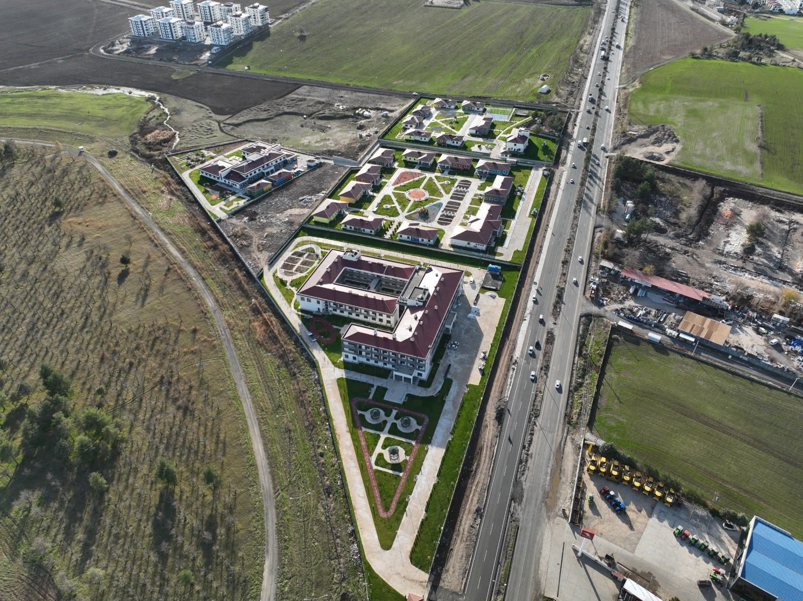Bakan Göktaş, Diyarbakır Sosyal Hizmet Kampüsü'nde incelemelerde bulundu