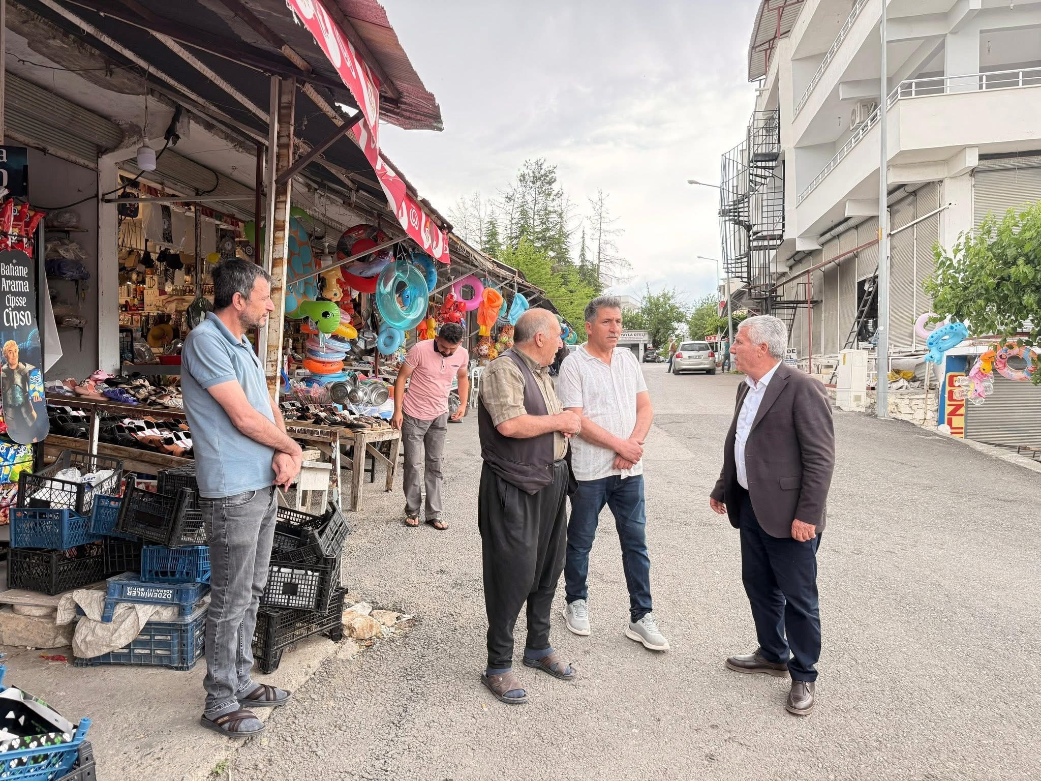 Diyarbakır’ın Çermik İlçe Belediye Başkanı Şehmus Karamehmetoğlu, vatandaşlarla bir araya