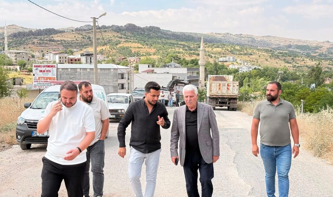 Diyarbakır’ın Çermik ilçesinde yağışlardan dolayı yol yapımı gecikince, Belediye Başkanı