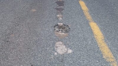 Karakaya Barajı yolunda yağışlar sonucu hasar oluştu. Vatandaşlar bozuk güzergahın