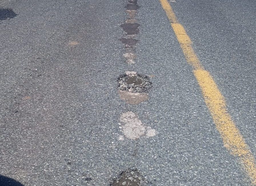 Karakaya Barajı yolunda yağışlar sonucu hasar oluştu. Vatandaşlar bozuk güzergahın