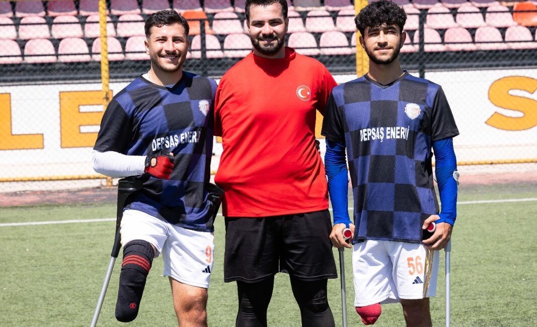 DEPSAŞ Enerji Spor Kulübü Ampute Takımının sezonu başarıyla tamamlayan üç