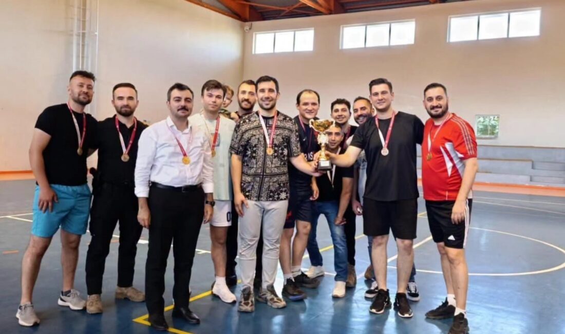 Diyarbakır'ın Dicle ilçesinde düzenlenen kurumlar arası voleybol turnuvasının şampiyonu belli
