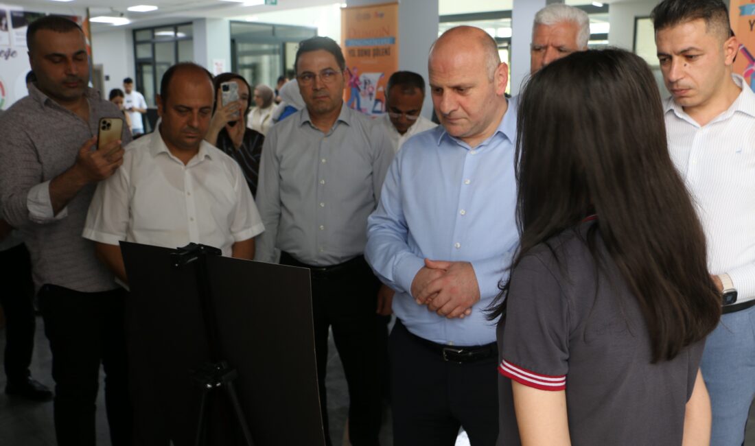 Diyarbakır'da "Dilimizin Zenginlikleri Projesi" kapsamında düzenlenen ödül töreni ve sergi