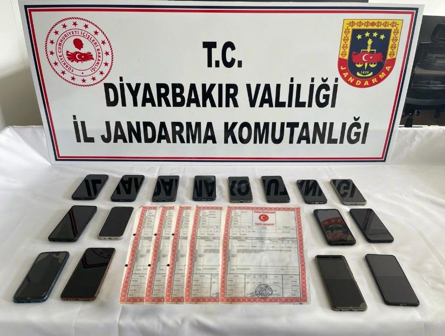 Diyarbakır'da jandarma ekiplerinin 8 aylık çalışması sonucu yaptığı narkotik operasyonunda