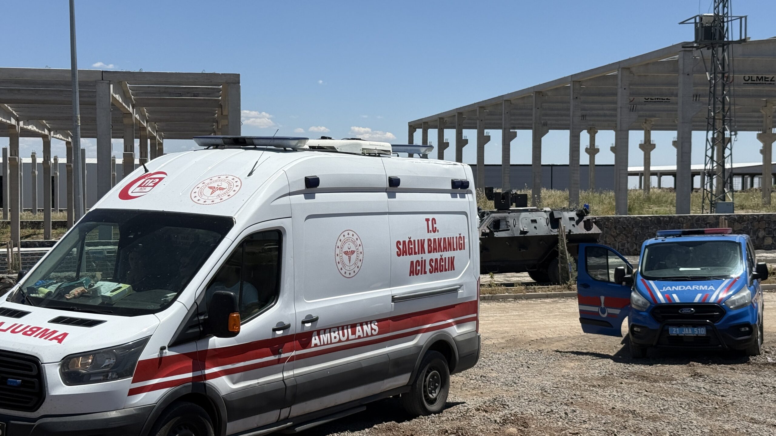 Diyarbakır’da feci ölüm, 15 tonluk beton blok devrildi :1 ölü, 1 yaralı