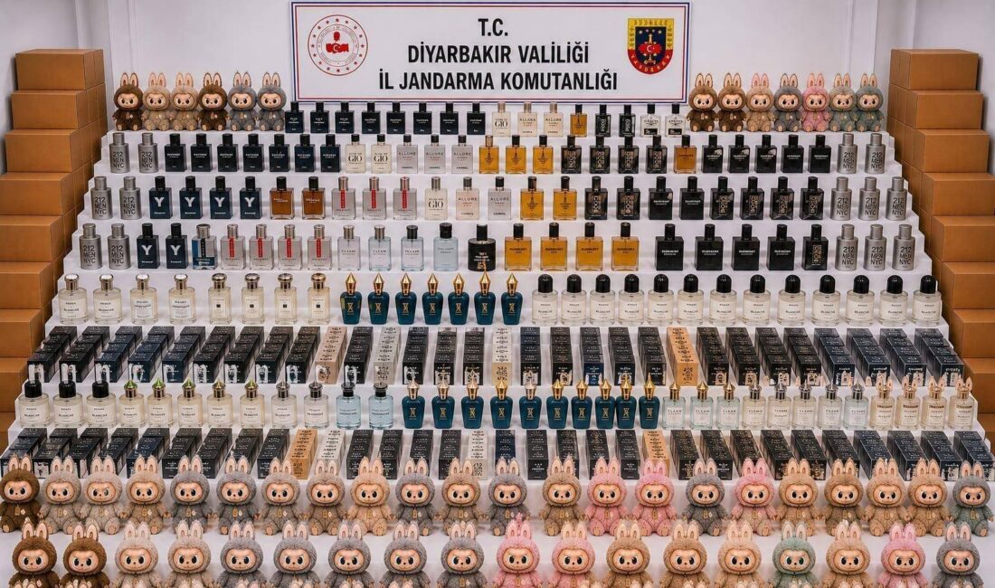 Diyarbakır'da jandarma ekiplerince düzenlenen kaçakçılık operasyonlarında 46 kişiye işlem yapıldı.