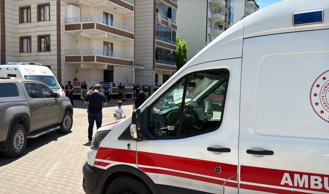Diyarbakır'da apartman dairesinde klima kaynaklı çıkan yangın itfaiyenin müdahalesiyle büyümeden