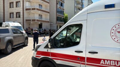 Diyarbakır'da apartman dairesinde klima kaynaklı çıkan yangın itfaiyenin müdahalesiyle büyümeden