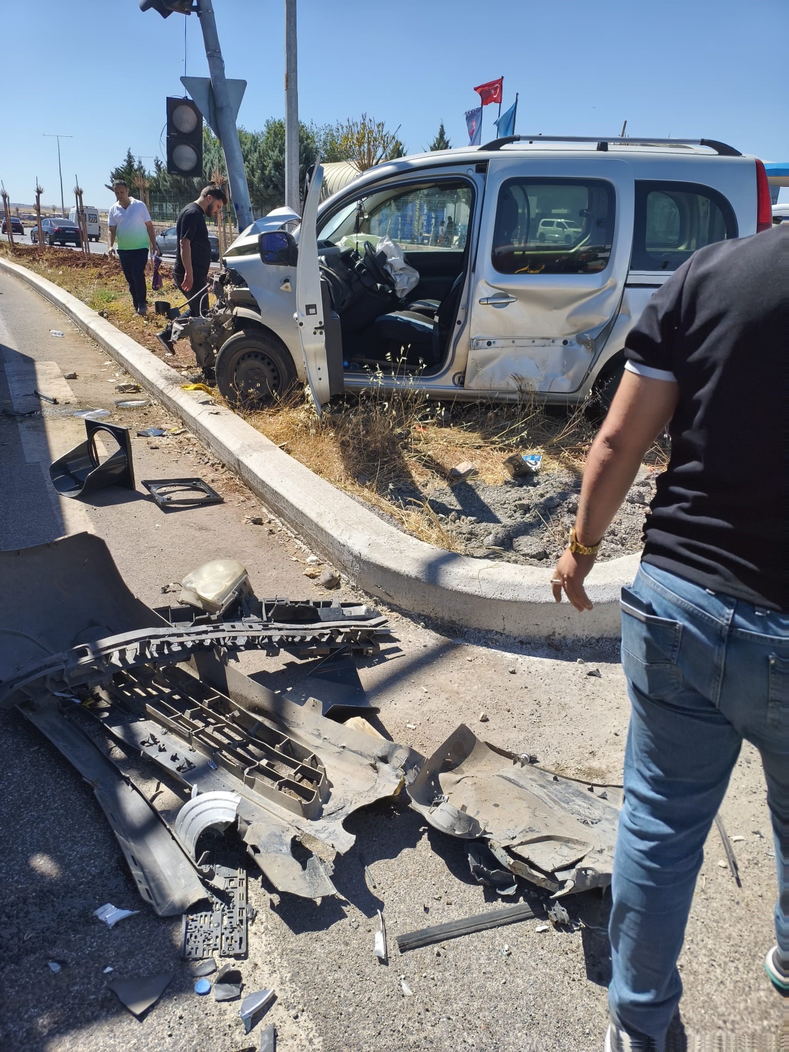 Diyarbakır’ın Bağlar ilçesinde iki aracın çarpışması sonucu meydana gelen trafik