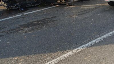 Diyarbakır’ın Silvan ilçesinde, sürücüsünün direksiyon hakimiyetini kaybettiği otomobil takla attı.