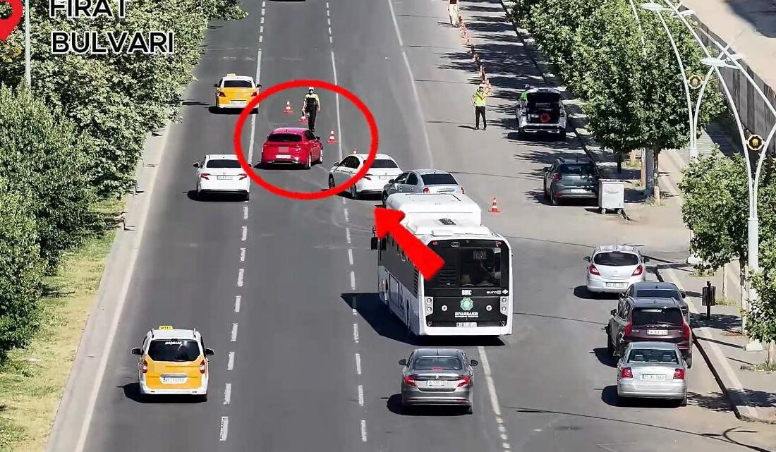 Diyarbakır'da trafik polisleri yayalara yol vermeyen araçlara denetim gerçekleşirdi.