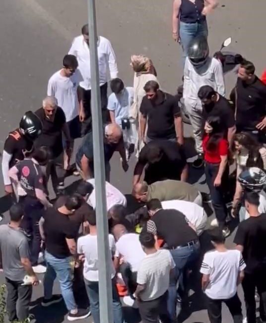 Diyarbakır'ın Kayapınar ilçesinde yolun karşısına geçmeye çalışan çocuk, araç çarpması