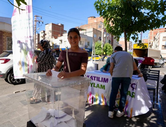 Diyarbakır’ın Bağlar Belediyesi'nin Yeniköy ve Yunus Emre mahallelerinde başlattığı halk