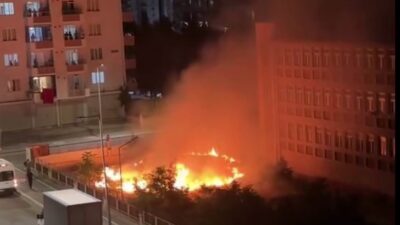 Diyarbakır’ın Kayapınar ilçesinde atılan havai fişek bir okulun bahçesindeki otların
