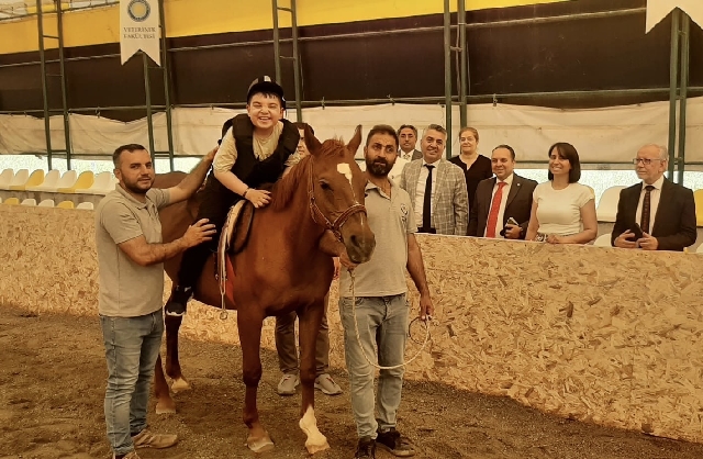Dicle Üniversitesi Veteriner Fakültesi bünyesinde hayata geçirilen Atçılık ve Hippoterapi