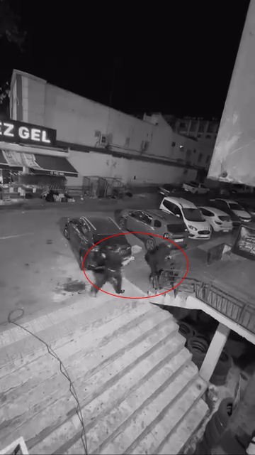 Diyarbakır'ın Bağlar ilçesinde yaşları küçük iki çocuk, girdikleri bir işletmeden