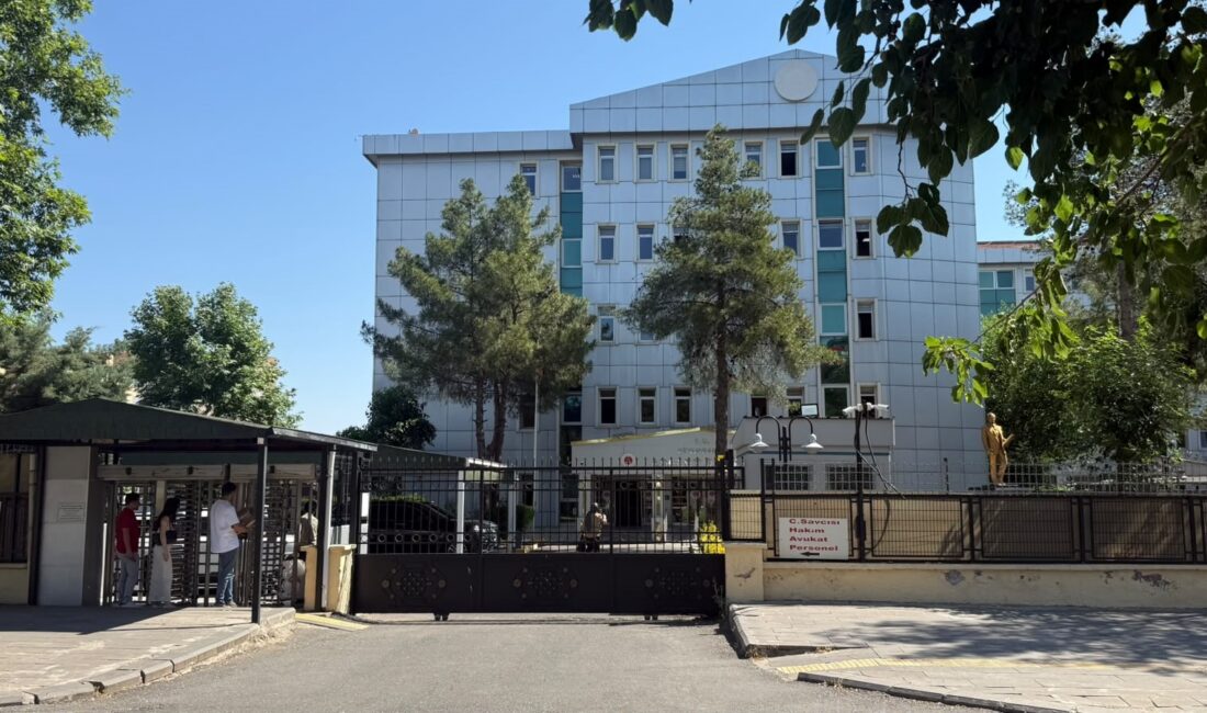 Diyarbakır'da 8 yaşındaki Narin Güran cinayetine ilişkin 15 kişinin yargılandığı