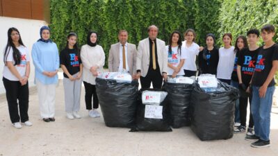 Diyarbakır'da özel bir lisenin öğrencileri, çevreye atılan pet şişe ve