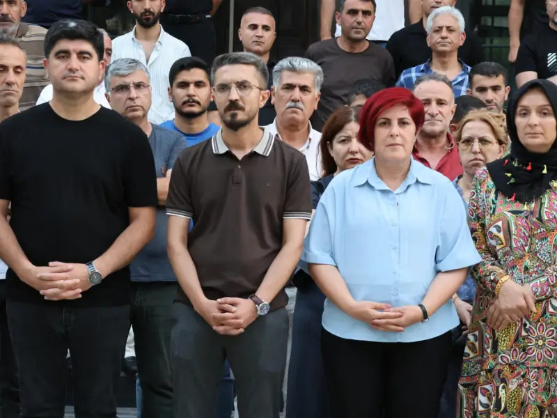 Silvan Belediyesi, imar yolu anlaşmazlığı nedeniyle belediye binasına gelerek Eş