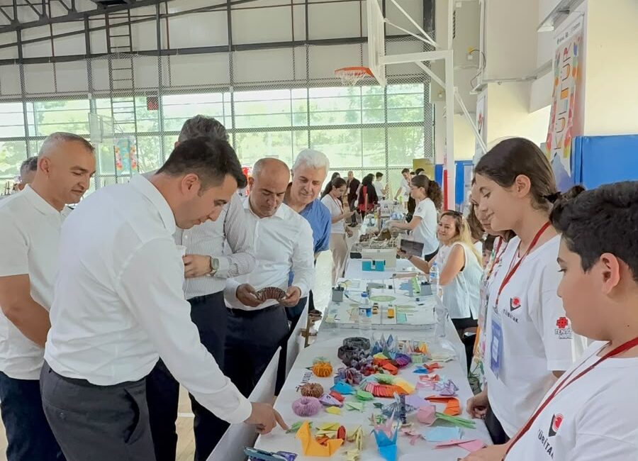 Bağlar İlçe Milli Eğitim Müdürlüğü tarafından düzenlenen “TÜBİTAK 4006-C Bilim