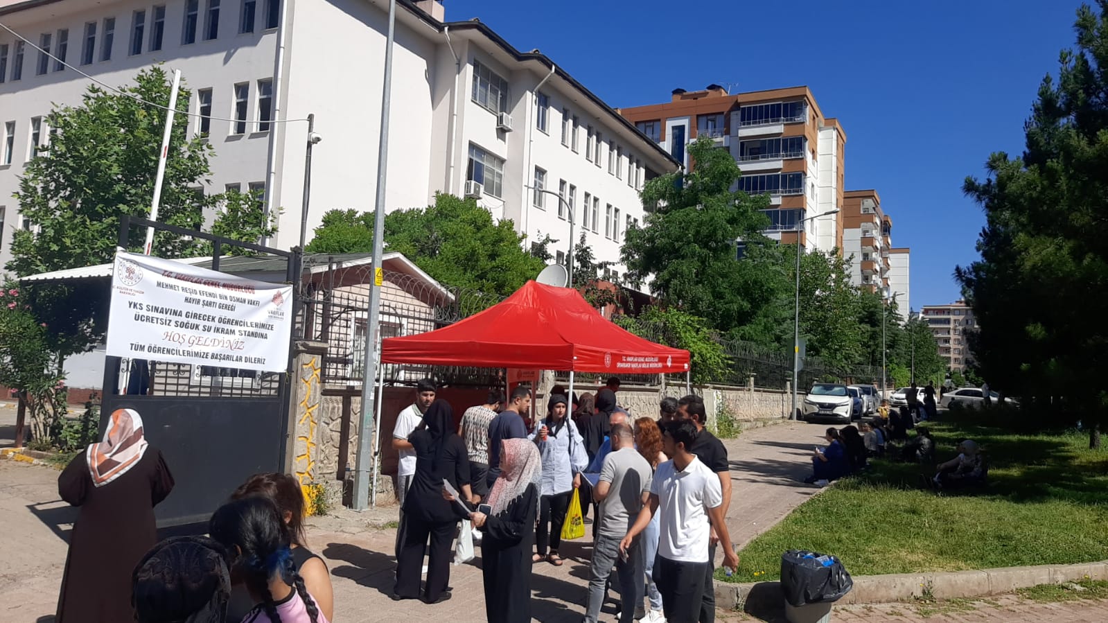 Diyarbakır Vakıflar Bölge Müdürlüğü, Yükseköğretim Kurumları Sınavı'na (YKS) giren öğrenciler