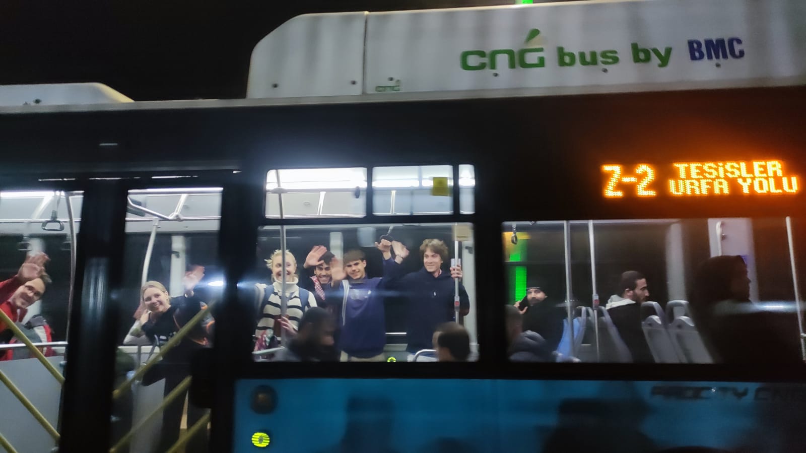 Diyarbakır’da Gönül Köprüsü: Fransız turistleri evinde ağırlayan Mehmet Nurullah hoca gönülleri fethetti!