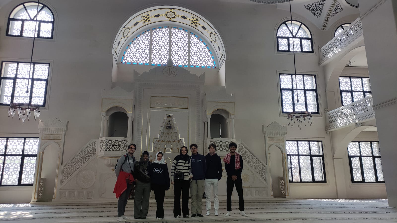 Diyarbakır’da Gönül Köprüsü: Fransız turistleri evinde ağırlayan Mehmet Nurullah hoca gönülleri fethetti!